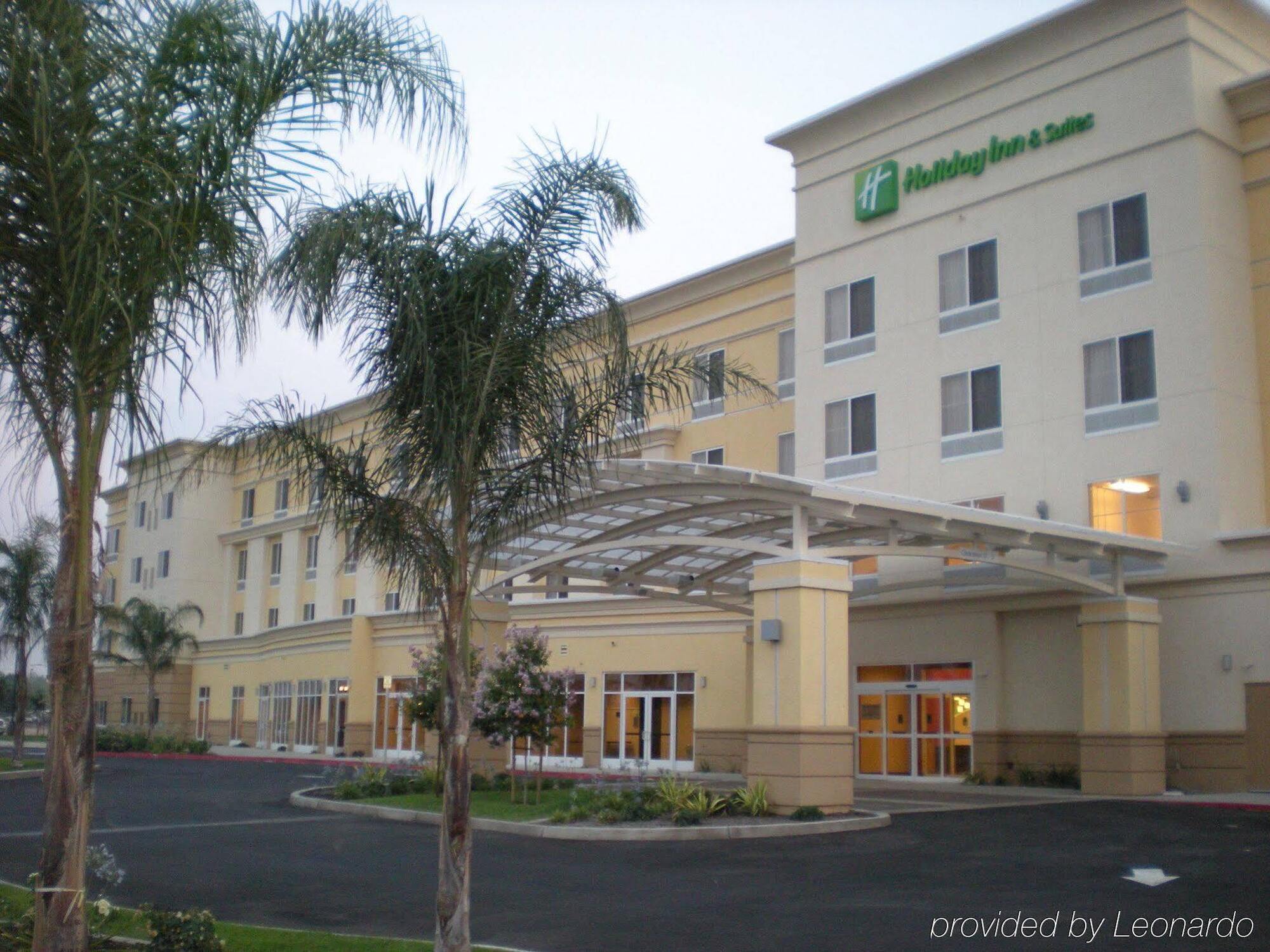 Holiday Inn & Suites Bakersfield By Ihg Exterior photo